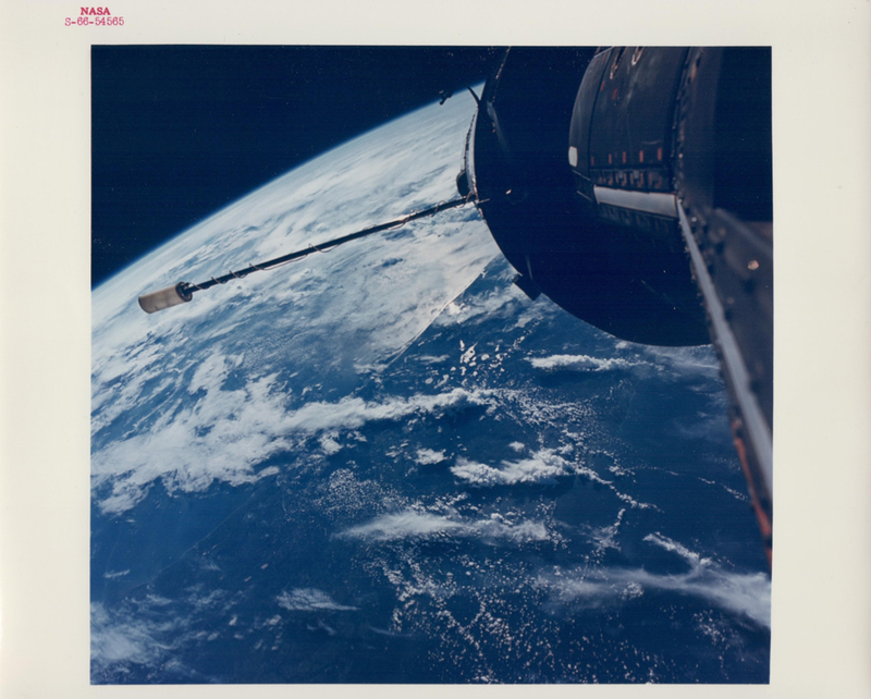 Illustration for article titled 15 Rare Images From NASA's First Decades of Space Exploration